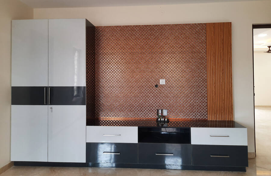 Veneer media wall with concealed power.