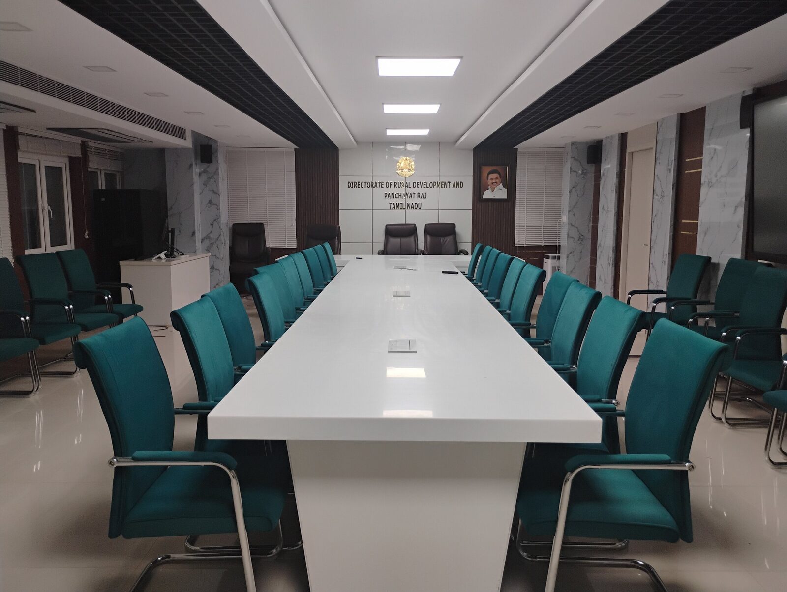 Board room with veneer panelling and integrated services